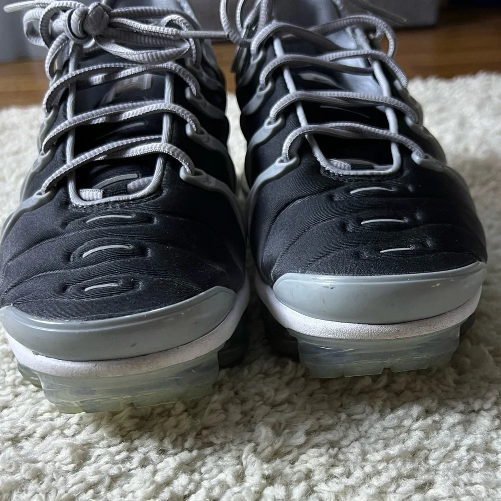 Men’s 7.5/ Women’s 9.5 Nike Air VaporMax Plus Sneakers - Picture 6 of 7